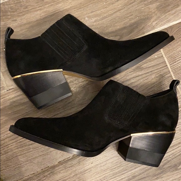 DKNY Pointed Toe Shoe - Picture 4 of 5